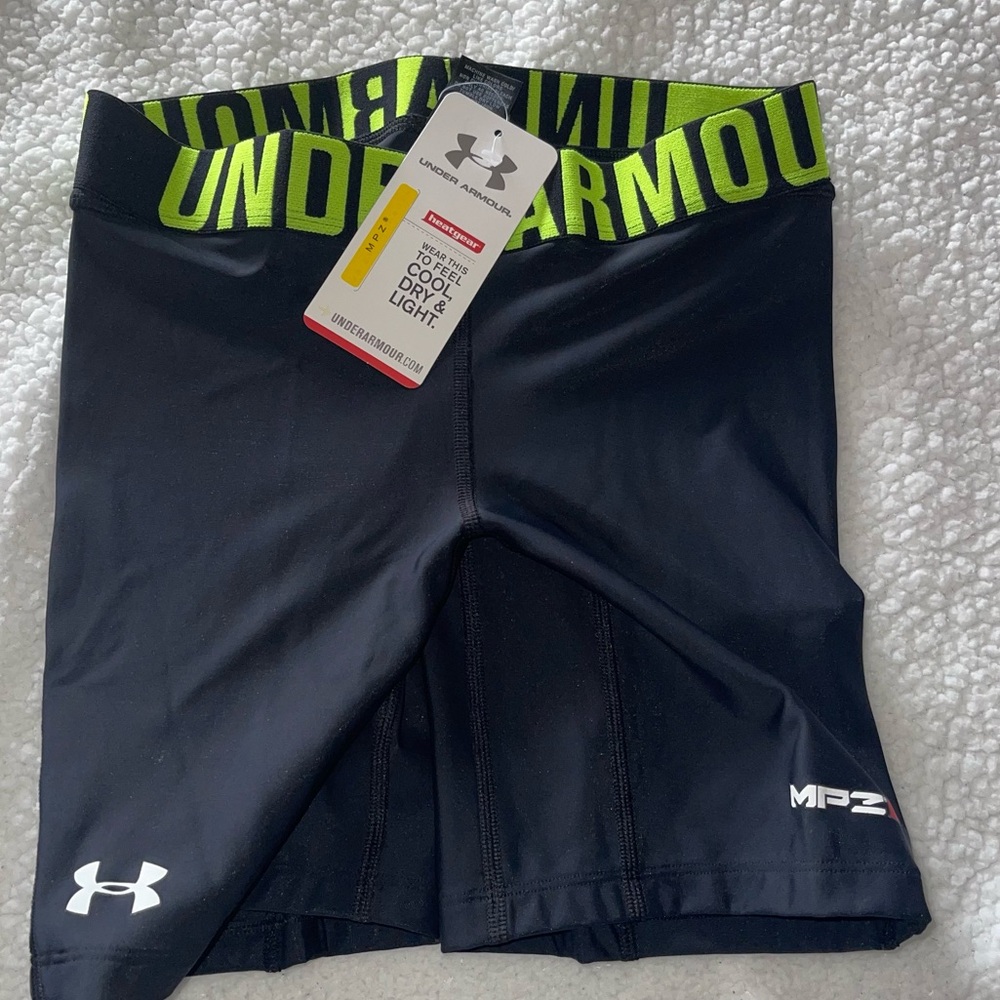 NWT Under Armour padded compression shorts